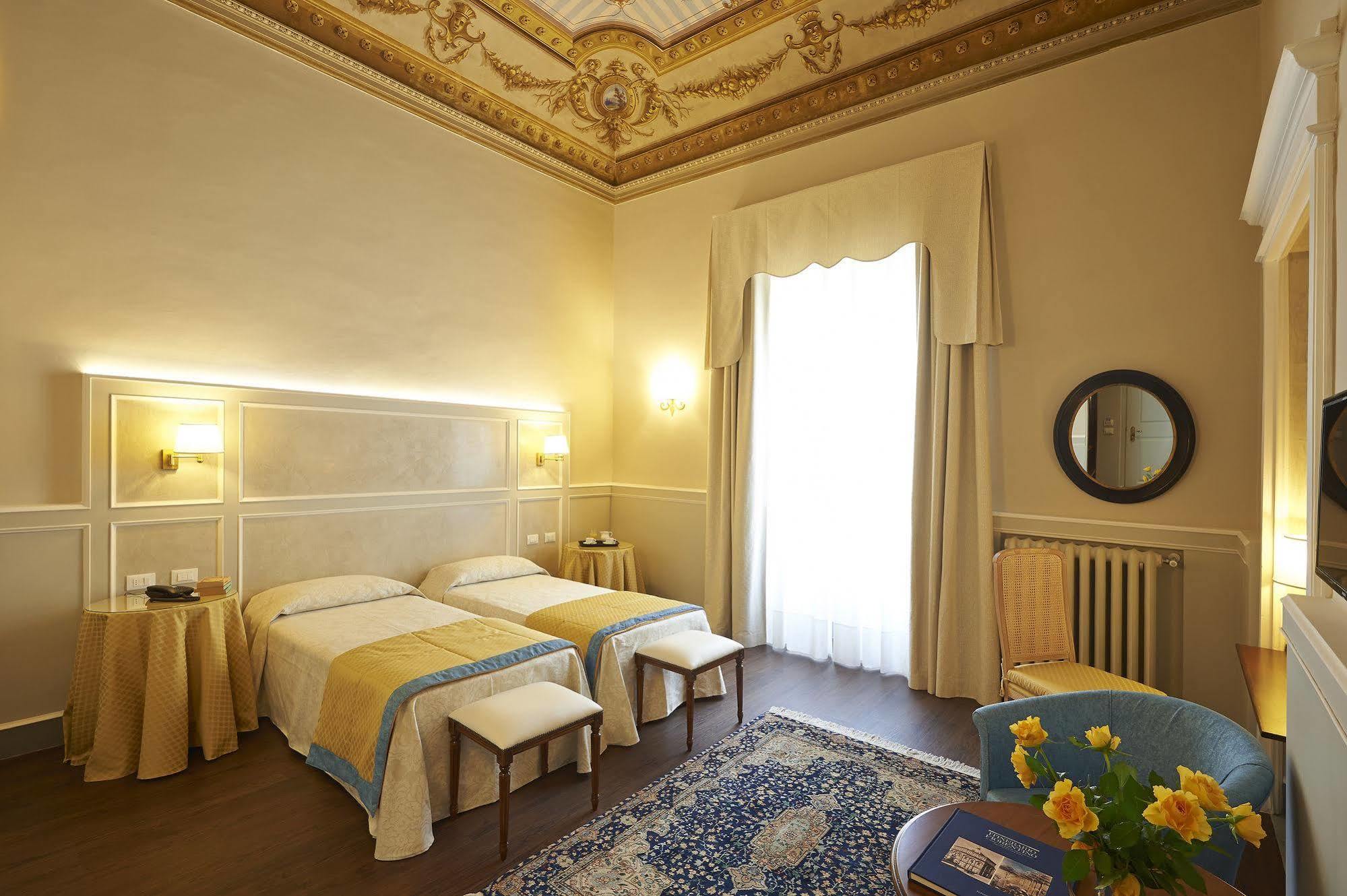 Hotel Firenze Capitale ภายนอก รูปภาพ