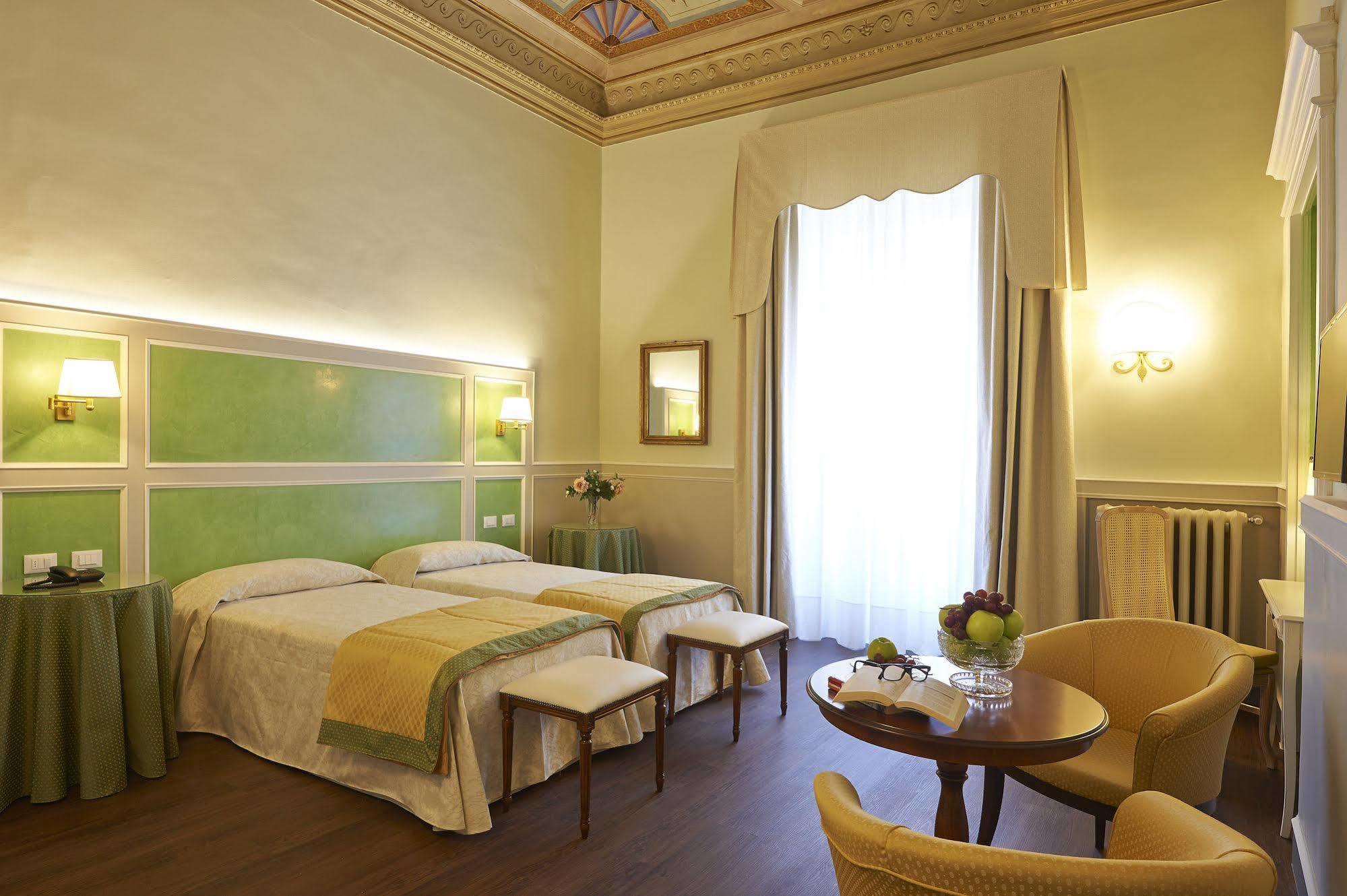 Hotel Firenze Capitale ภายนอก รูปภาพ