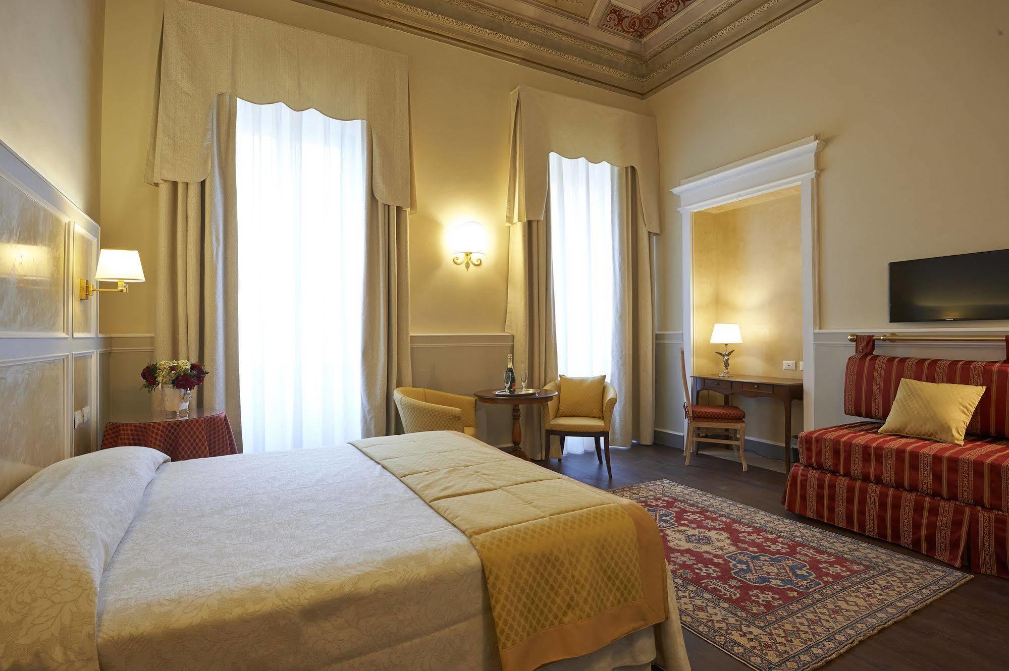 Hotel Firenze Capitale ภายนอก รูปภาพ