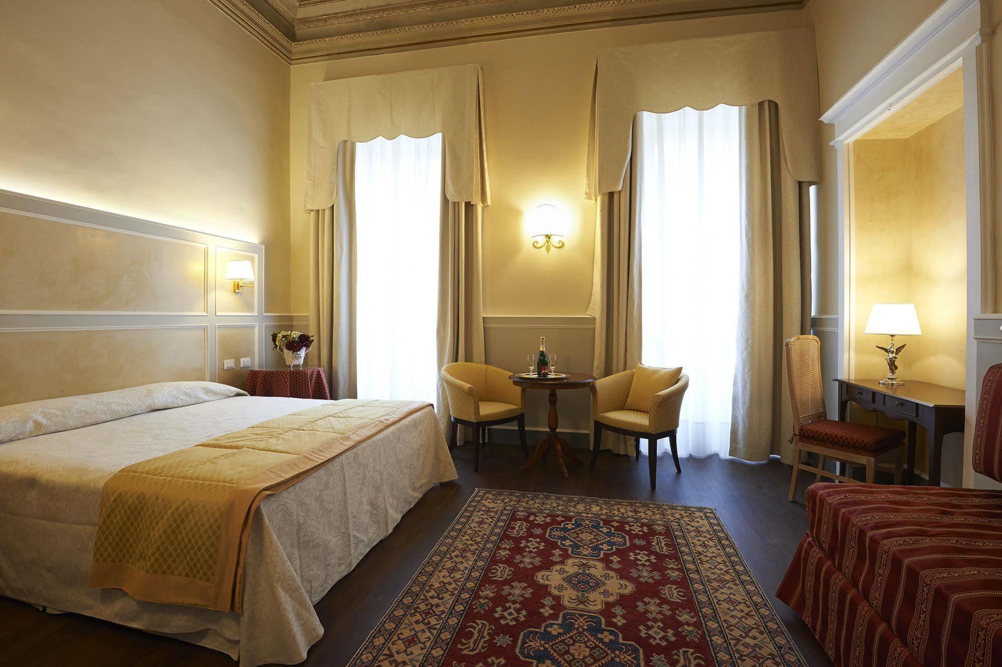 Hotel Firenze Capitale ภายนอก รูปภาพ