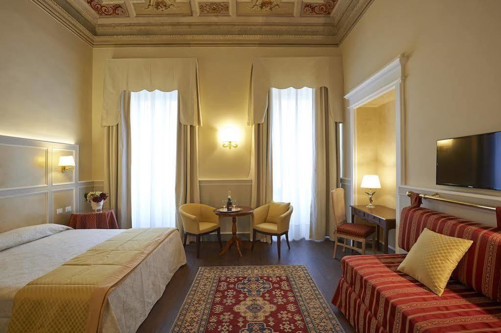 Hotel Firenze Capitale ภายนอก รูปภาพ